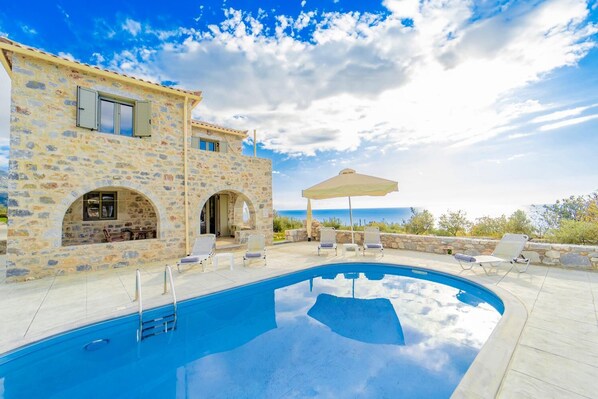 Pool - Villa Dioni Tria - Two Bedroom Villa, Sleeps 5 (Ditiki Mani)