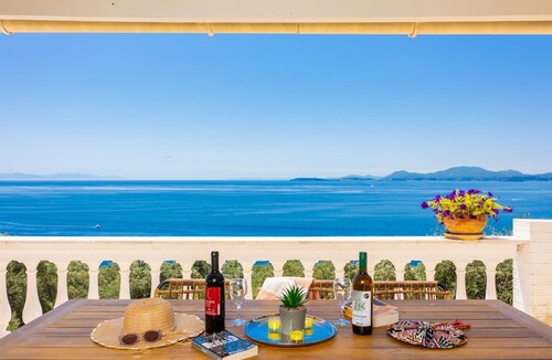 Villa Theodora - Three Bedroom Villa, Sleeps 6