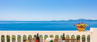 Villa Theodora - Three Bedroom Villa, Sleeps 6