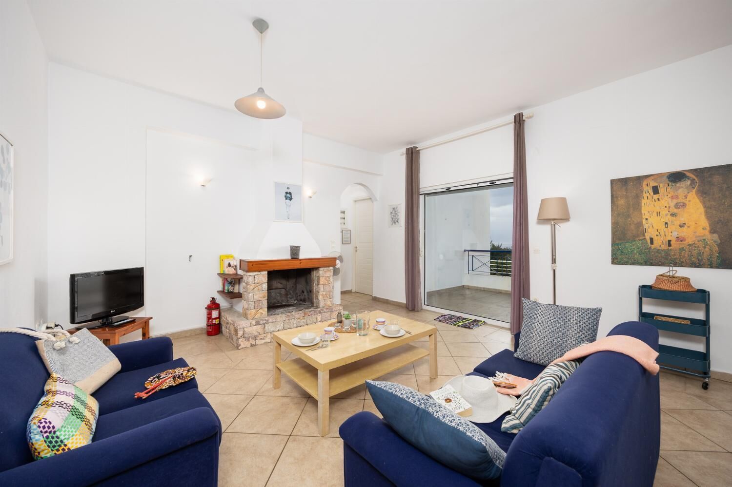 TV, fireplace