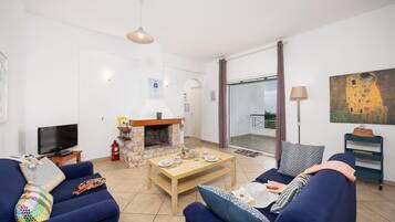 TV, fireplace