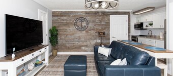 Cozy Downtown Waterfront Escape