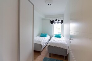 2 dormitorios, tabla de planchar con plancha, wifi y ropa de cama