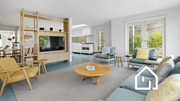 Smart TV, fireplace, DVD player, stereo