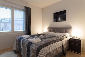 3 عدّة غرف نوم ومكواة/لوح كي وواي فاي وملاءات أسرّة