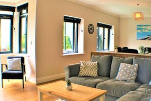 TV, fireplace, stereo