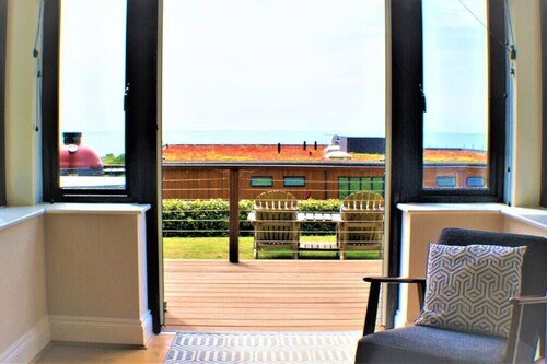 Stylish Seaview House w/Hot Tub