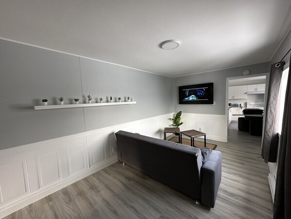 Smart TV - Modern Comfort Near Nature! Ideal for a hunting & fishing getaway (Chapleau)