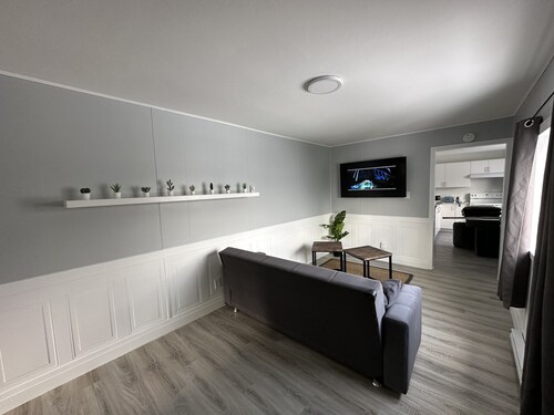 Modern Comfort Near Nature! Ideal for a hunting & fishing getaway 