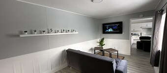 Modern Comfort Near Nature! Ideal for a hunting & fishing getaway 