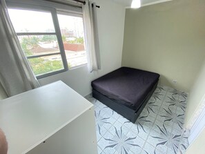 1 bedroom, desk, iron/ironing board, WiFi - Suites - Foot on the sand Canto do Forte Beach (Praia Grande)