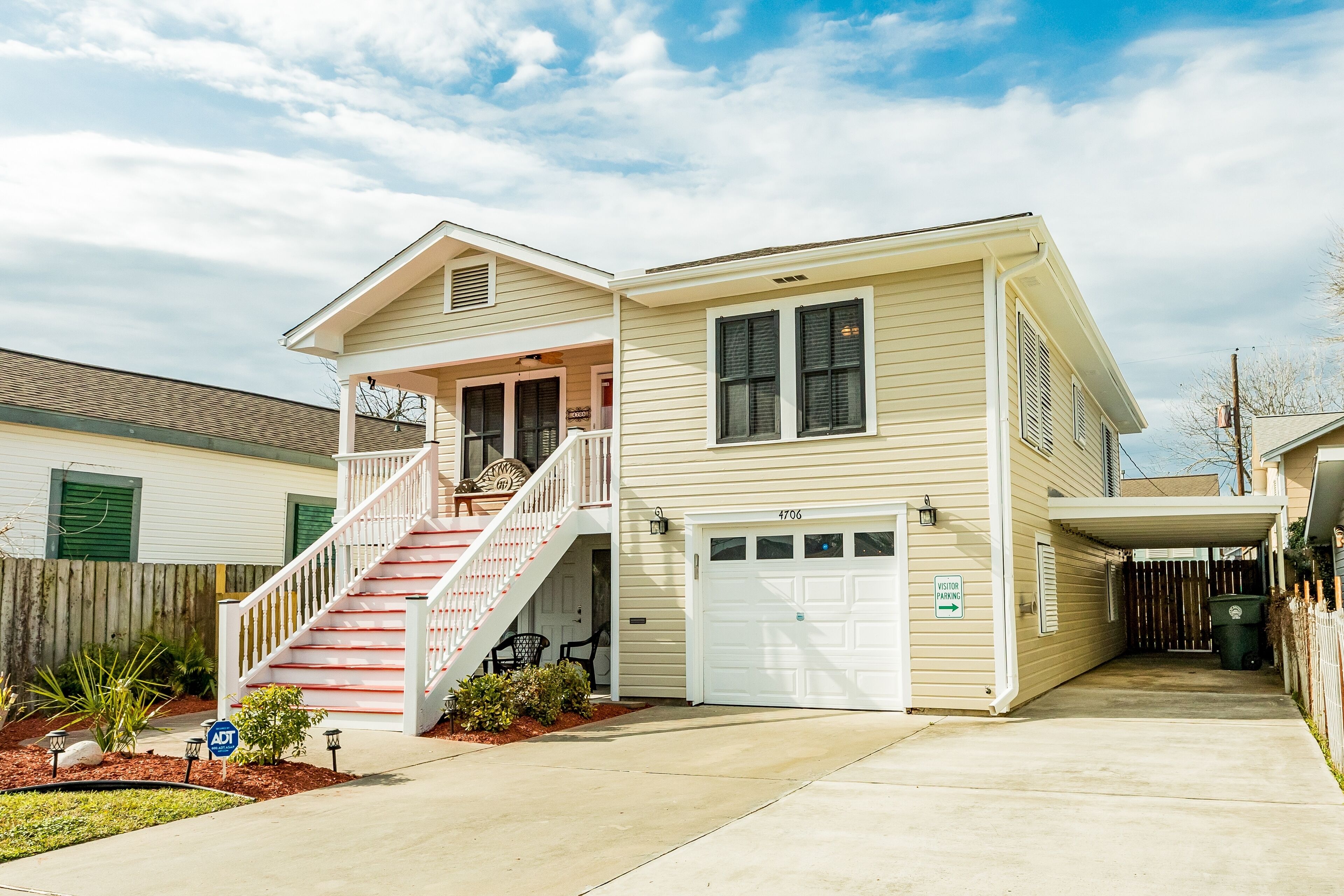 Charming dog-friendly home with a yard, grill, open layout, work desk, W/D, & AC