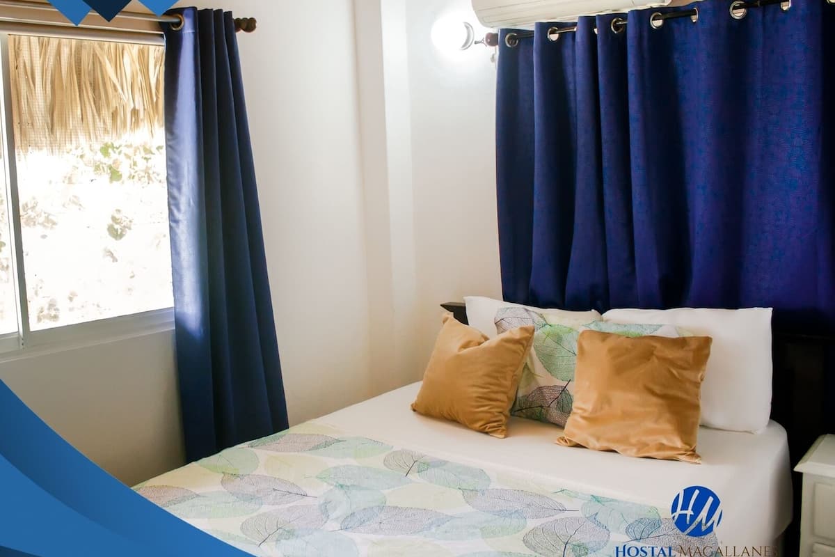 Familie appartement, meerdere bedden, uitzicht op oceaan | Een kluis op de kamer, gratis wifi, beddengoed