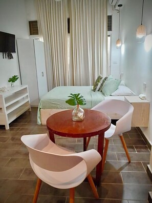 Standard Studio, 1 Queen Bed, Ocean View, Oceanfront | In-room safe, free WiFi, bed sheets - Hostal Magallanes Bayahibe (San Rafael del Yuma)