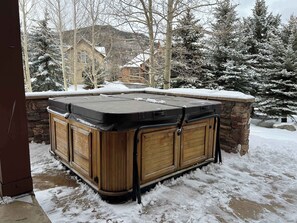 Outdoor spa tub - Ski-In/Out 5 BR House at Copper Mtn (Frisco)