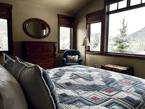 5 bedrooms, desk, iron/ironing board, WiFi