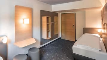 Desk, soundproofing, free WiFi