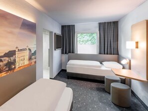 Desk, soundproofing, free WiFi - B&B HOTEL Magdeburg-Barleben (Barleben)