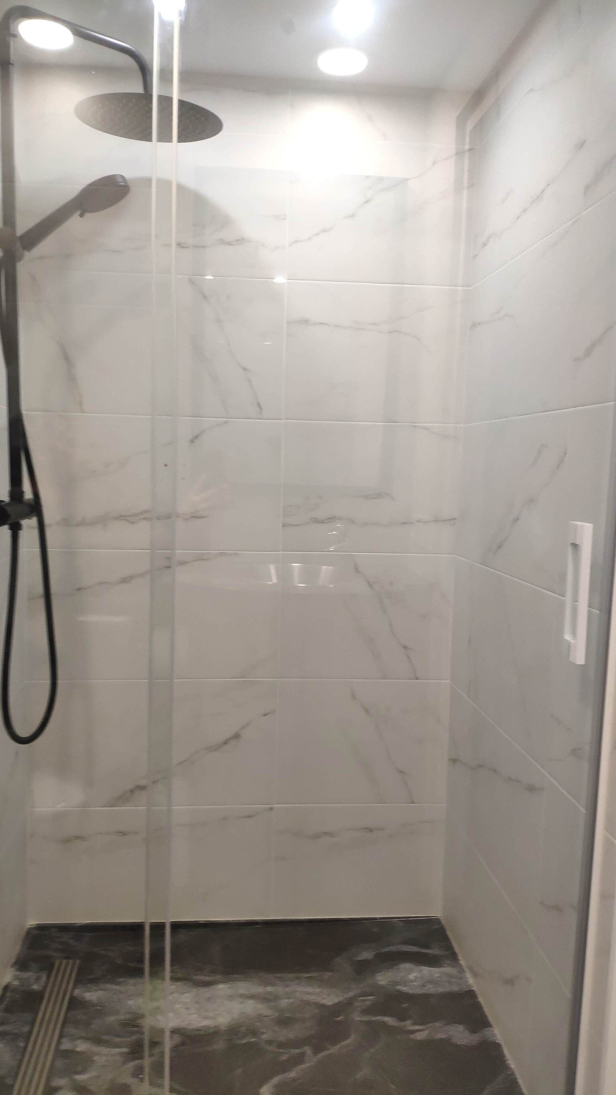 Shower, towels, shampoo, toilet paper