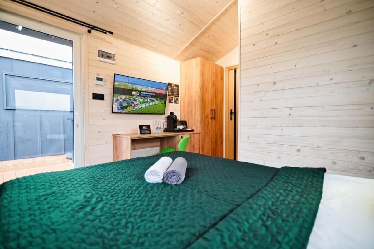 Exclusive Chalet | Hypo-allergenic bedding available, memory foam beds, laptop workspace