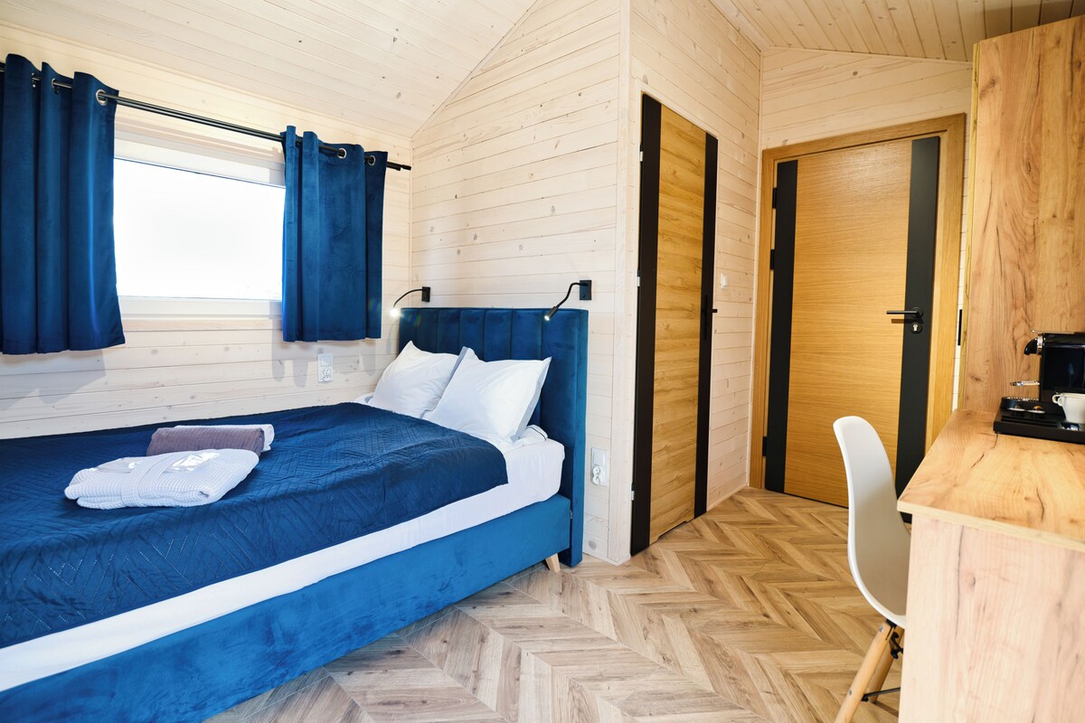 Exclusive Chalet | Hypo-allergenic bedding, memory-foam beds, laptop workspace