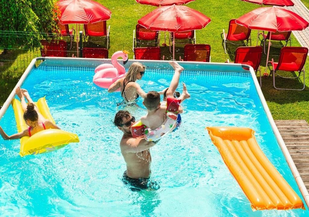 Seasonal outdoor pool, open 8:00 AM to 10:00 PM, pool loungers