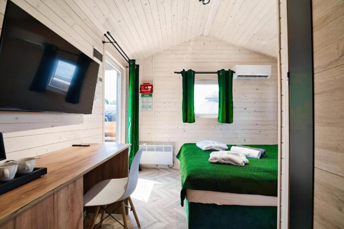 Exclusive Chalet | Hypo-allergenic bedding, memory-foam beds, laptop workspace