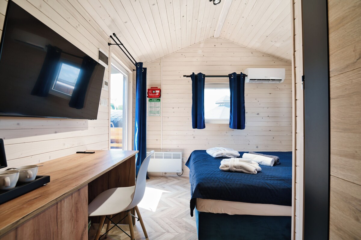 Exclusive Chalet | Hypo-allergenic bedding, memory-foam beds, laptop workspace