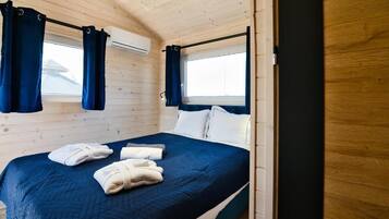 1 bedroom, hypo-allergenic bedding, memory-foam beds