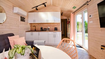 Exclusive Chalet | Private kitchenette | Mini-fridge, coffee/tea maker, electric kettle, high chair