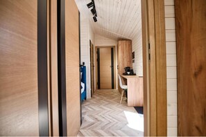 Hypo-allergenic bedding, memory-foam beds, individually decorated - Holiday Park Zator Resort & Spa (gmina Przeciszów)