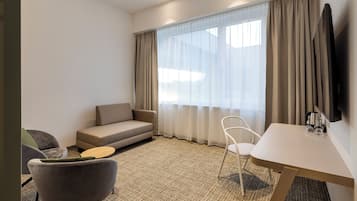 Junior Suite | Premium bedding, in-room safe, desk, laptop workspace