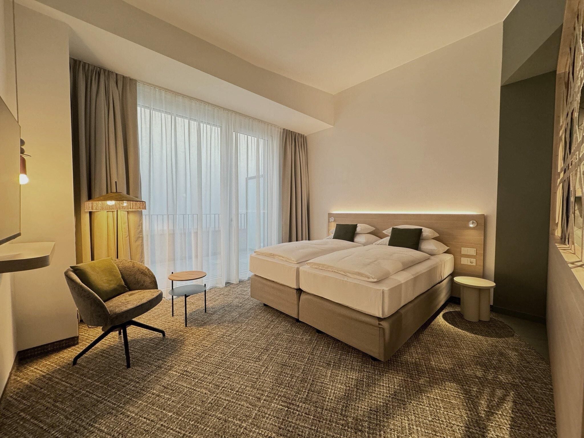 Hochwertige Bettwaren, Zimmersafe, Schreibtisch