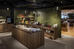 Tägliches Frühstücksbuffet (19 EUR pro Person)