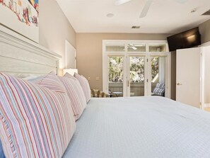 5 bedrooms, iron/ironing board, internet, bed sheets - Beautiful Sea Pines Home with Incredible Golf Course Views (Hilton Head Island)