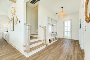 Interior - 2nd Row Retreat, Elevator, Beach & Bay Views, All Bedrooms w/ Deck Access (Galveston)