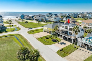 Exterior - Family Friendly in Pirates Beach - 2 Decks, Walk to Beach, Large Patio (Galveston)