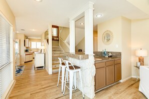 Interior - Family Friendly in Pirates Beach - 2 Decks, Walk to Beach, Large Patio (Galveston)