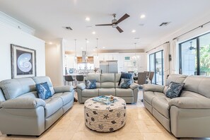 Smart TV - Family Matters in Destiny East - Private Pool, Dog Friendly, Golf Cart (Destin)