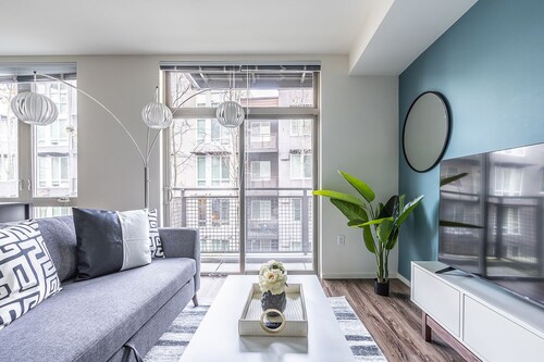 1BR | Rooftop, Gym | Mercer Island | Sophari E