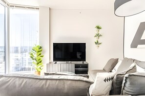 Smart TV - 1BR | Gym, Pool | Bellevue | Sophari Towers B (Bellevue)