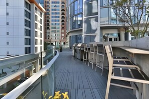 Terrace/patio - 1BR | Gym, Pool | Bellevue | Sophari Towers B (Bellevue)