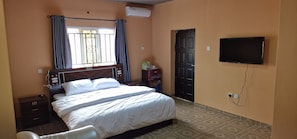 Suite Deluxe | 1 dormitorio, minibar, escritorio y ropa de cama