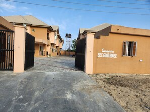 Front of property - See Good Guest House Enimarire (Lekki)