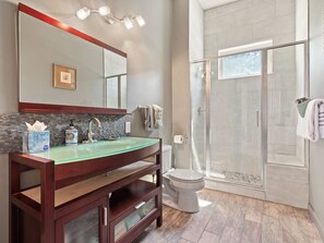 Hårføner og håndklær