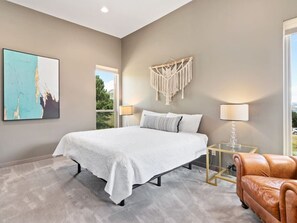 3 bedrooms, iron/ironing board, travel crib, free WiFi