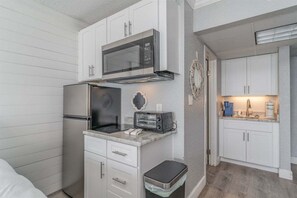 雪櫃、微波爐、爐具、咖啡機/沖茶器