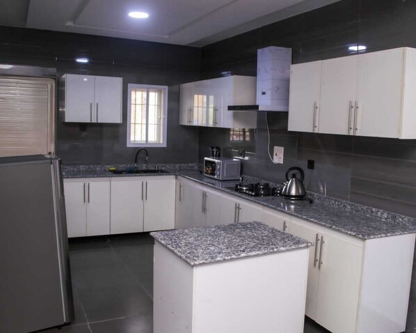 Private kitchen - A fully furnished 2 bedroom serviced Apartment with 24 hours power supply (Ibadan)