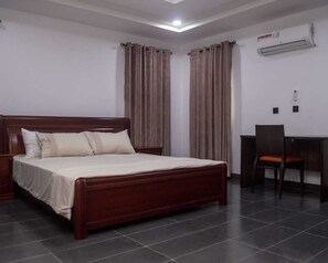 2 bedrooms, iron/ironing board, WiFi, bed sheets - A fully furnished 2 bedroom serviced Apartment with 24 hours power supply (Ibadan)