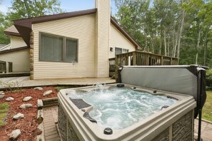 Outdoor spa tub - Walk to Bass Lake | Hot Tub & Fire Pit - Sleeps 10 (Traverse City)